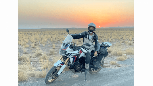 One way from France to Singapore by Motorbike - The story of Oscar Aynaud - Alumni emlyon