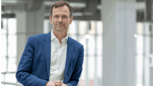 alumni gathering in Hong Kong with Mark Smith, Dean of Programs at emlyon business school